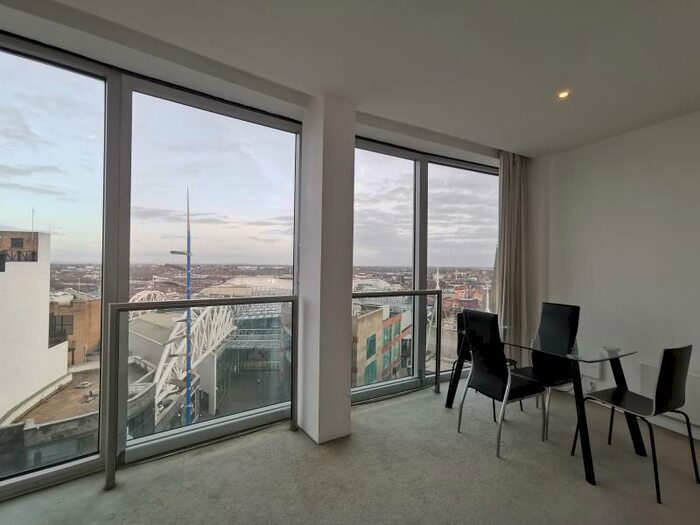 Apartment To Rent In Rotunda, New Street, Birmingham, B2