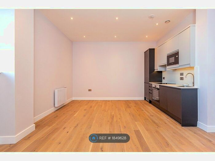 1 Bedroom Flat To Rent In Wells Court Albert Drive, Woking, GU21