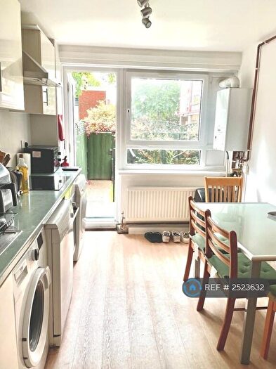4 Bedroom Maisonette To Rent In Earlsferry Way, London, N1