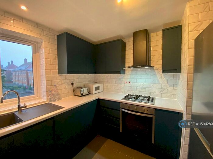3 Bedroom Flat To Rent In Abbey Court, London, N3