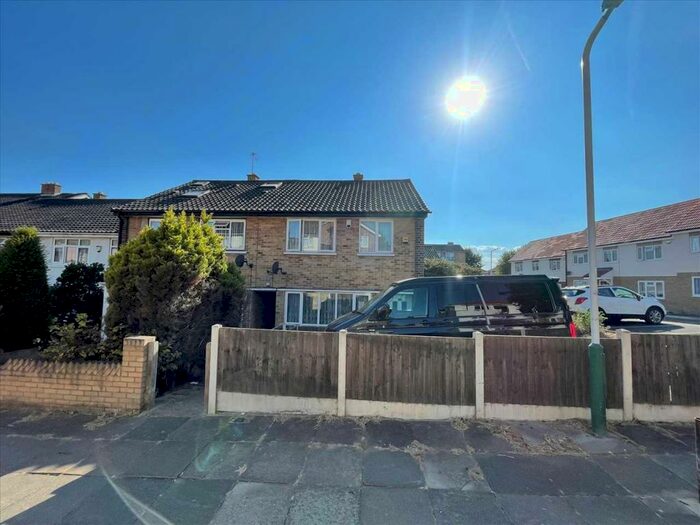 4 Bedroom Terraced House To Rent In Highfield Road, Romford, RM5