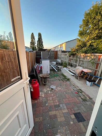 4 Bedroom Flat To Rent In Chelmer Crescent, Barking, IG11