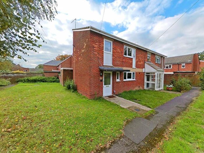 3 Bedroom End Of Terrace House To Rent In Ormonde Road, Wokingham, RG41