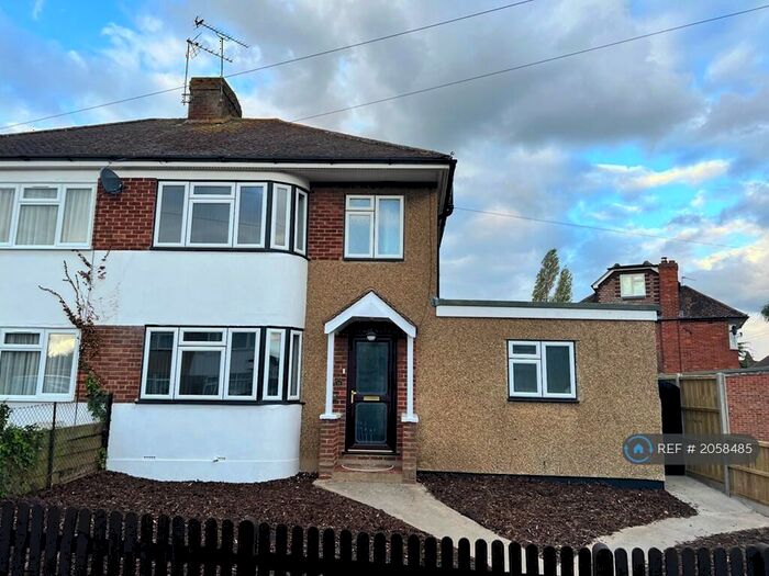 4 Bedroom Semi-Detached House To Rent In Hurstfield Drive, Buckinghamshire, SL6