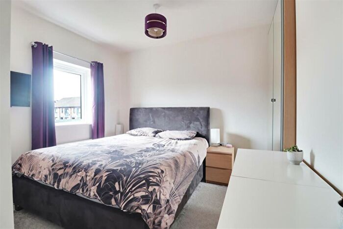 3 Bedroom Terraced House For Sale In Hawthorn Avenue, Hull, HU3