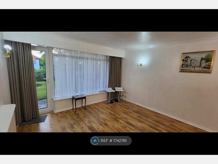 2 Bedroom Flat To Rent In Cavendish Court, Salford, M7