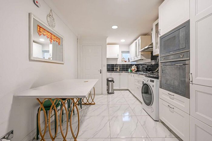 4 Bedroom Property To Rent In Abbott Road, Poplar, London, E14