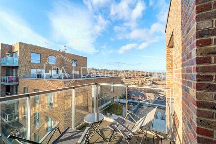 2 Bedroom Apartment To Rent In High Street, Hornsey, London, N8