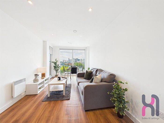 2 Bedroom Flat To Rent In The Gateway, Trafford Road, Salford, M5
