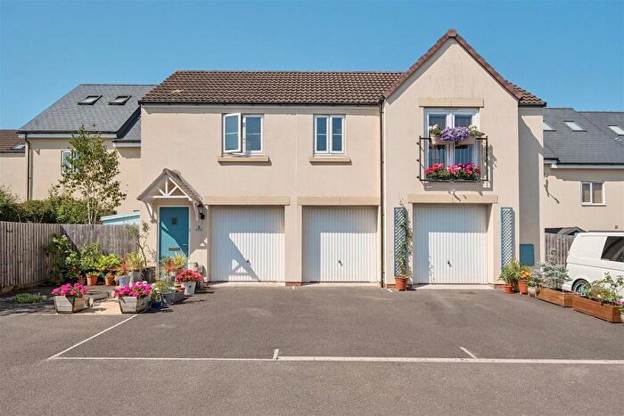 2 Bedroom Coach House For Sale In Blackberry Way, Keynsham, Bristol, BS31