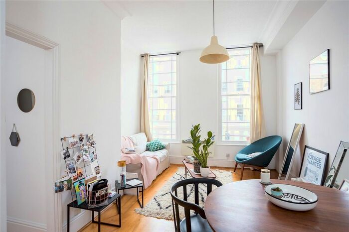 1 Bedroom Flat To Rent In Waterloo Gardens, Milner Square, London, N1