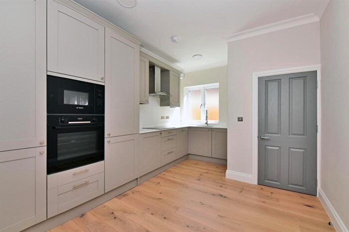 2 Bedroom Flat For Sale In Flat Grantley Court - York Road, Cheam, Sutton, SM2