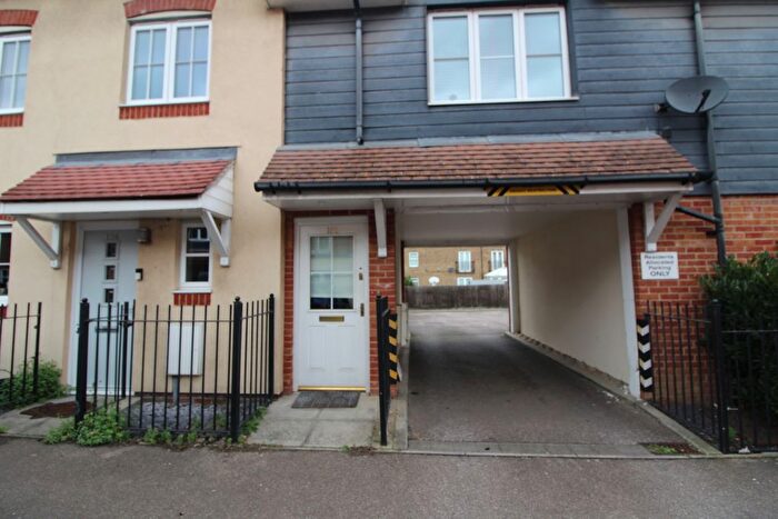 2 Bedroom Flat To Rent In Caspian Way, Purfleet, RM19