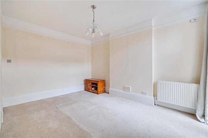 2 Bedroom Flat To Rent In Westbourne Terrace, Bayswater, London, W2
