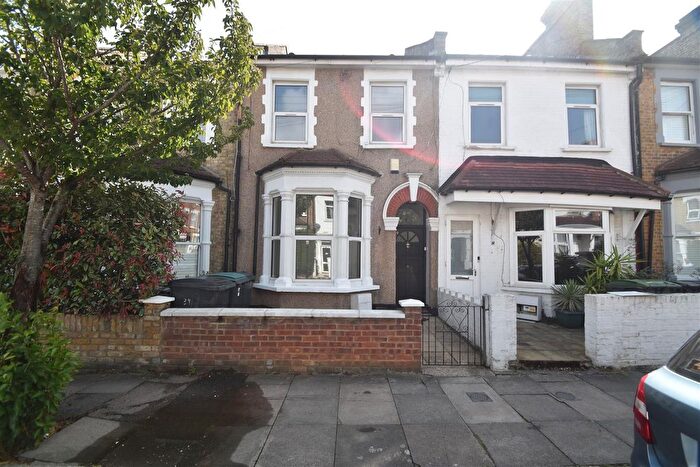 4 Bedroom Terraced House To Rent In Queens Road, Bounds Green, N11