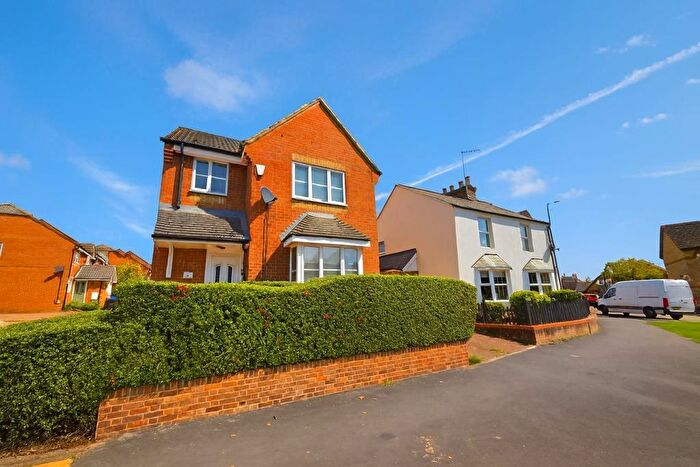 3 Bedroom Detached House To Rent In Thorne Close, Boxmoor, Hemel Hempstead, HP1