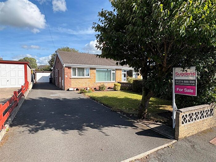 2 Bedroom Semi-detached Bungalow For Sale In Lindrick Walk, Illingworth, Halifax, HX2