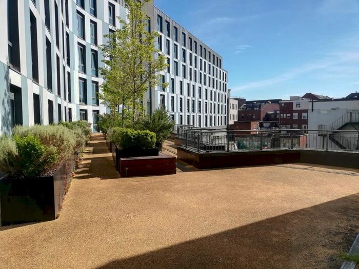 2 Bedroom Flat To Rent In Queensway, Redhill, RH1