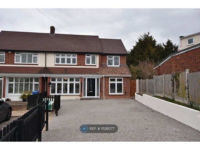 4 Bedroom Semi-Detached House To Rent In Beverley Gardens, Hornchurch, RM11