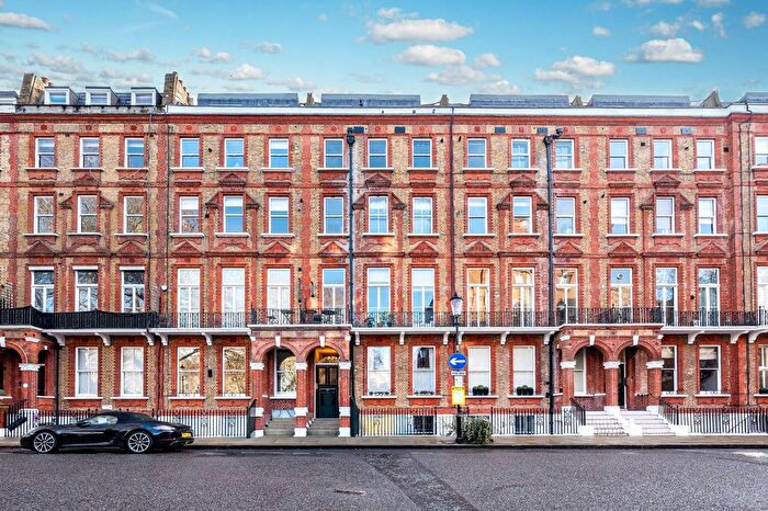 2 Bedroom Maisonette For Sale In Nevern Square, Earls Court, London, SW5