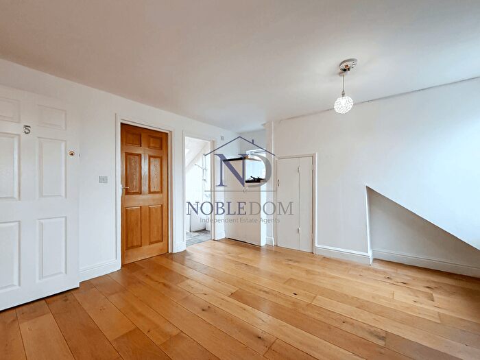 1 Bedroom Flat To Rent In Whitton Road, Hounslow, TW3