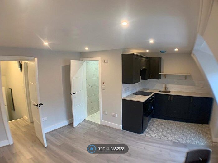 1 Bedroom Flat To Rent In Streatham High Road, London, SW16