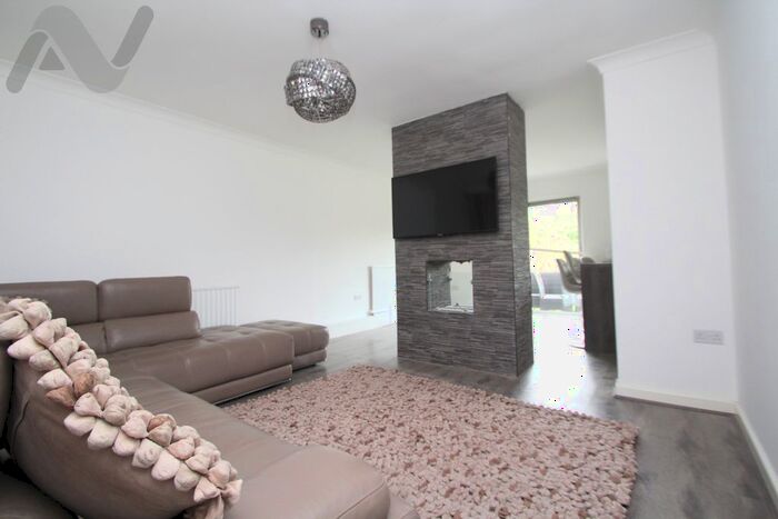 3 Bedroom Semi-Detached House To Rent In Lonsdale Drive, Enfield, EN2