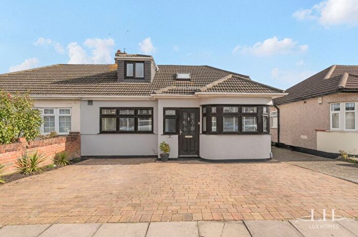 5 Bedroom Bungalow For Sale In Cambridge Avenue, Romford, RM2