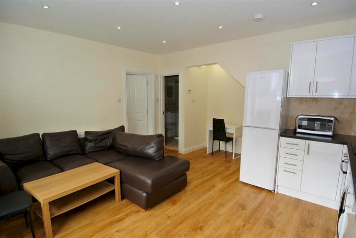 1 Bedroom Flat To Rent In Harvest Road, Englefield Green, Egham, TW20