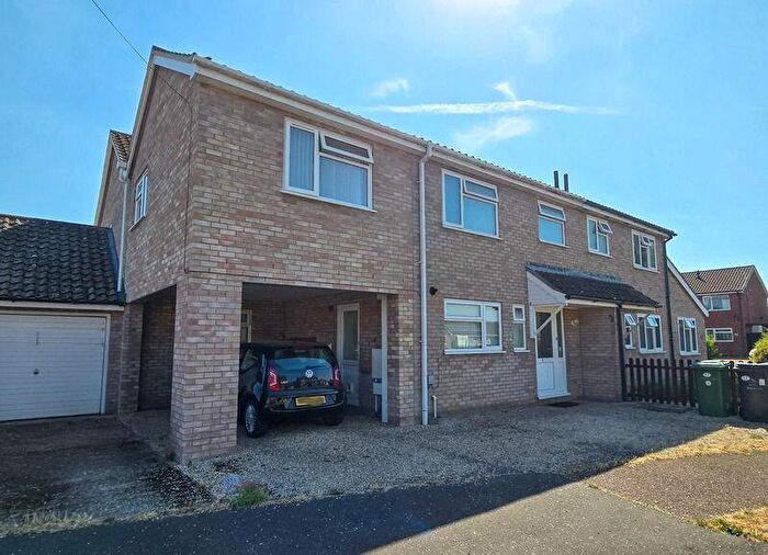 5 Bedroom Semi-Detached House For Sale In Plasset Drive, Attleborough, NR17