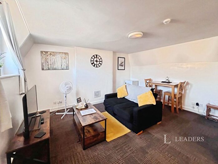 1 Bedroom Flat To Rent In High Street, Stamford, PE9