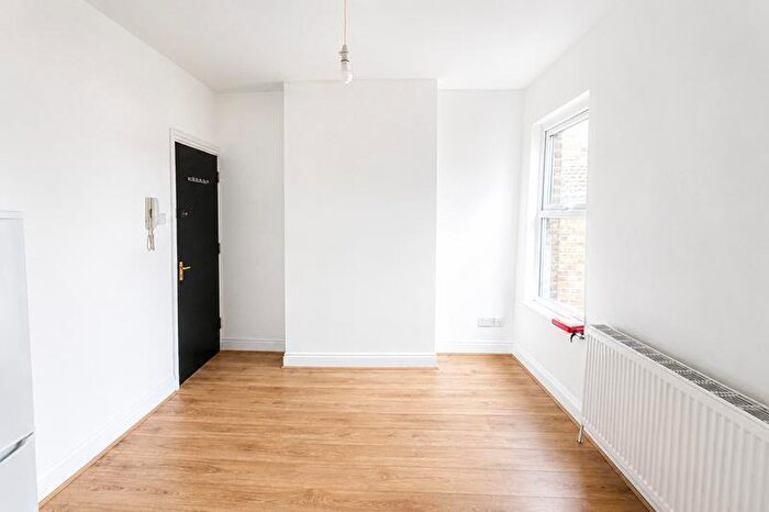 1 Bedroom Flat To Rent In Gordon Road, Edmonton, London, N9
