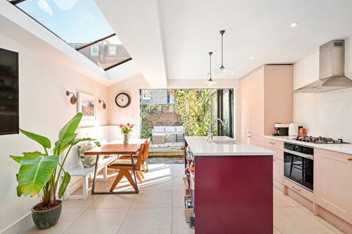 1 Bedroom Flat For Sale In Brackenbury Road, Brackenbury Village, Hammersmith, W6