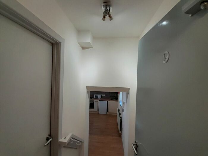 Studio To Rent In Newsome Road, Newsome, Huddersfield, HD4