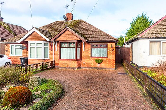3 Bedroom Semi Detached Bungalow For Sale In Newton Road, Rushden, NN10