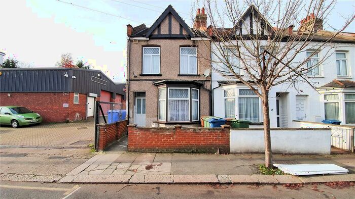 4 Bedroom End Of Terrace House To Rent In Frognal Avenue, Harrow, Middlesex, HA1
