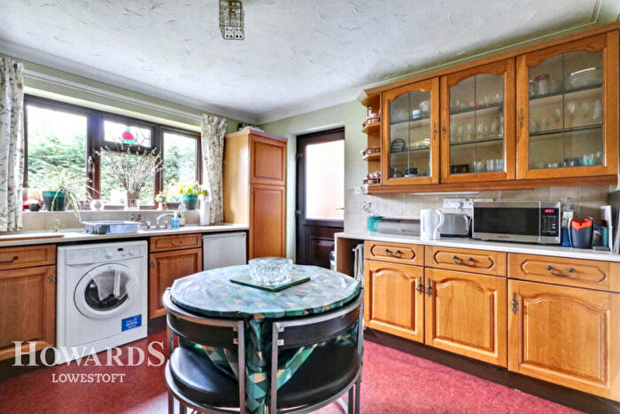 3 Bedroom Detached Bungalow For Sale In Seavert Close, Lowestoft, NR33