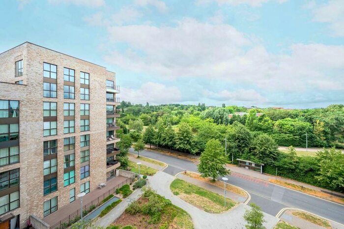 2 Bedroom Flat To Rent In Lakeside Drive, Park Royal, London, NW10