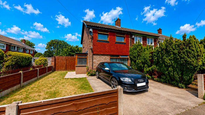 3 Bedroom Semi-Detached House For Sale In Iona Way, Davyhulme, M41