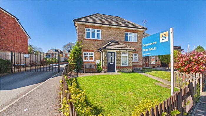 3 Bedroom Semi-Detached House For Sale In Guildford Road, Lightwater, Surrey, GU18