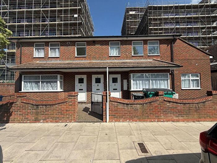 5 Bedroom Detached House For Sale In Boyd Avenue, Southall, UB1