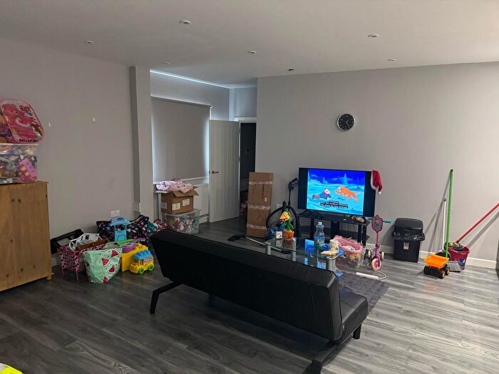 3 Bedroom Flat To Rent In Hermit Road, London, E16