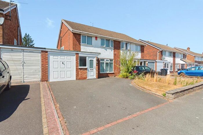 3 Bedroom Semi-Detached House For Sale In Granton Road, Birmingham, B14