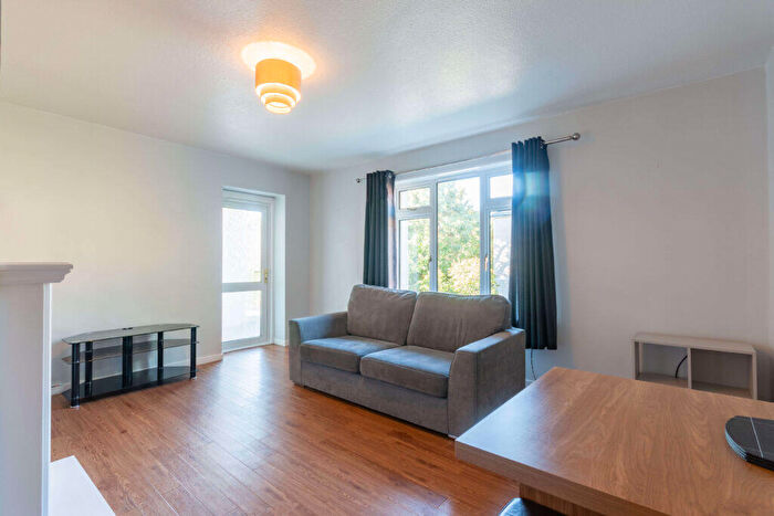 2 Bedroom Flat To Rent In L – Langton Road, Edinburgh, EH9