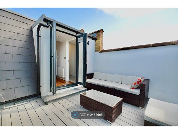 3 Bedroom Flat To Rent In Townmead Road, London, SW6