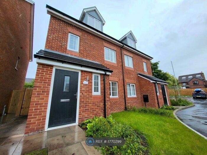 4 Bedroom Semi-Detached House To Rent In Lady Fern Field, Standish, Wigan, WN6