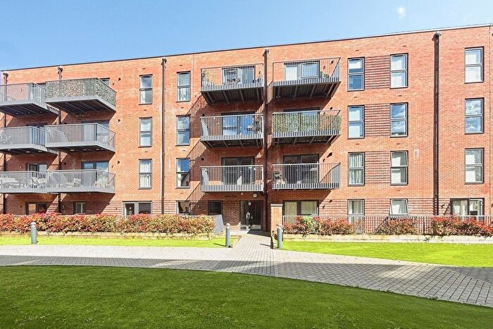 1 Bedroom Flat For Sale In Station Road, Hook, Hampshire, RG27