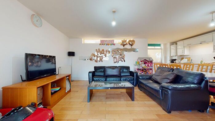 2 Bedroom Flat To Rent In Laugan Walk, London, SE17