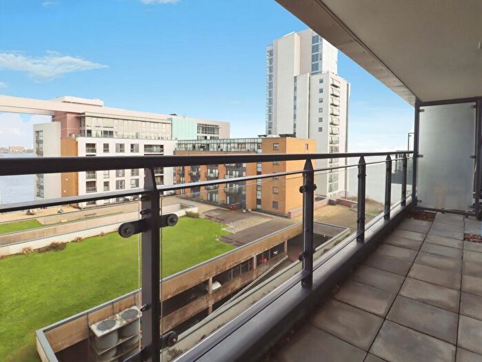 2 Bedroom Flat For Sale In Ferry Court, Cardiff, CF11