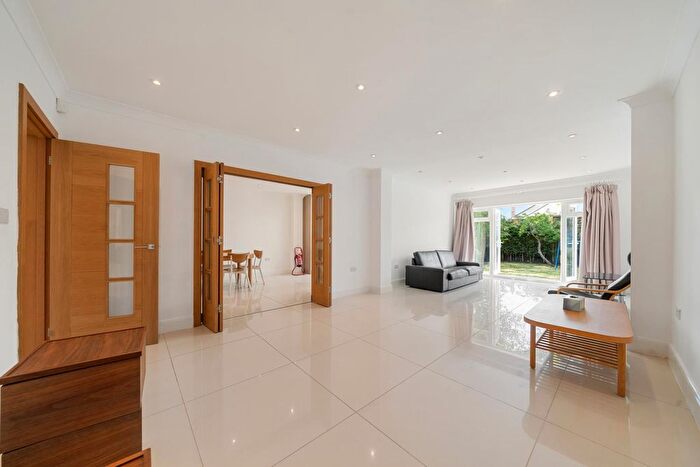 4 Bedroom Detached House To Rent In East Close, London, W5